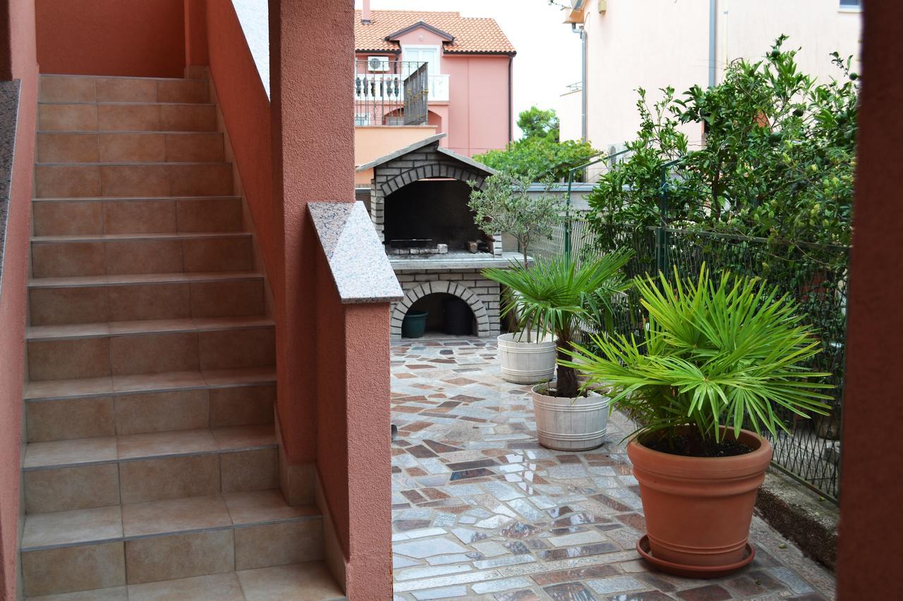 Apartments Milka Vodice Exterior photo